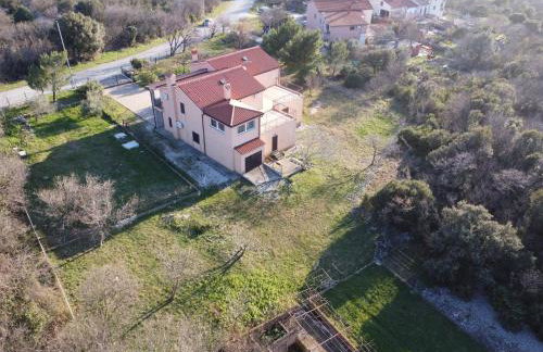 RENATOEMILIA spacious apartment with courtyard - Photo 27
