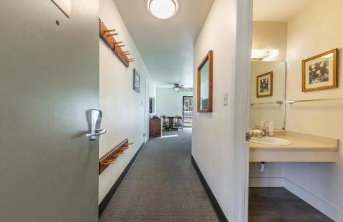 Homey 1st Floor Studio #135 at Donner Lake Village - Foto 4