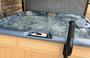 Dragonfly loft, hot tub, river views - Photo 22