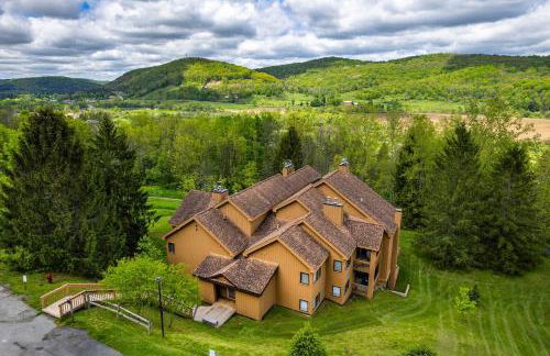 Renovated Ski In Out Condo King Bed Patio Grill - Foto 36