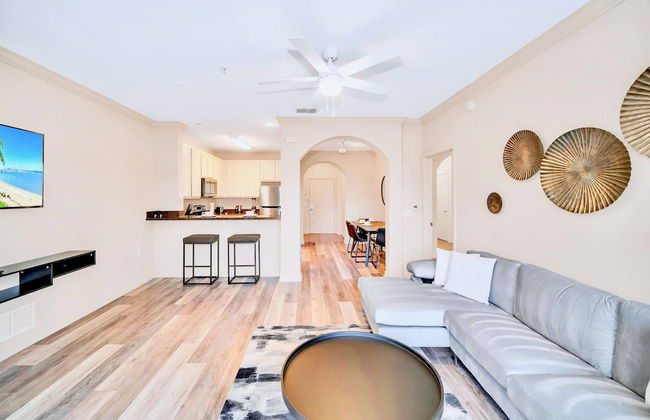 Modern 2BR Condo - Near Disney Pool Hot Tub - Foto 8