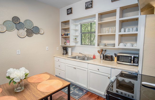 Cozy Downtown Guest House 2br/1ba Sleeps 8 - Foto 14