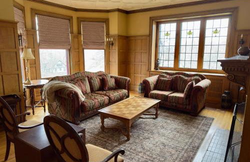 Historic Tudor with River Views & Fun Gaming Room - Foto 5