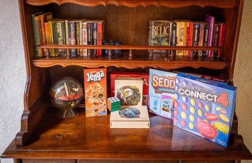 Myrinn-Hobbit Cottage on the Creek Storybook Stay - Foto 16