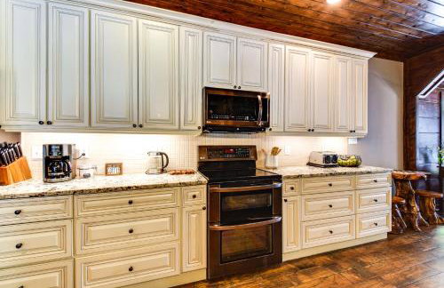 Hot Tub, Dock, Lakefront Luxe Six Mile Retreat - Foto 11