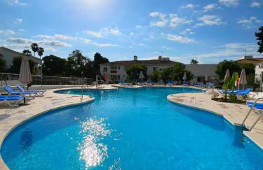 Patio Alcornocal by Residea - Photo 1