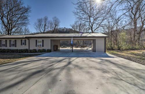 White River Fishing Escape with Deck and Patio! - Foto 32