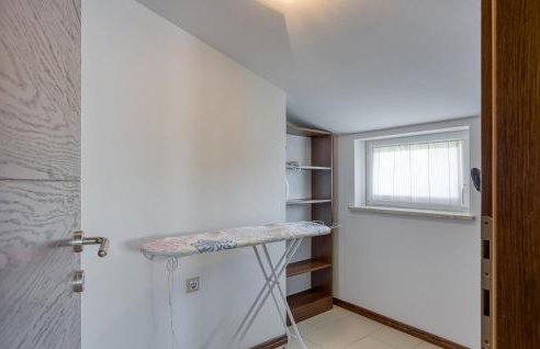 3 Bedroom Nice Apartment In Kanfanar - Photo 43