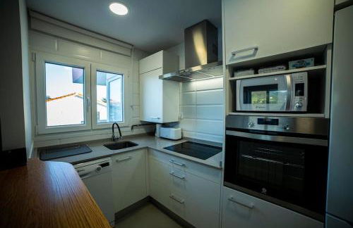 Precioso atico con vistas al mar 20 metros de Playa de Usil - Foto 8