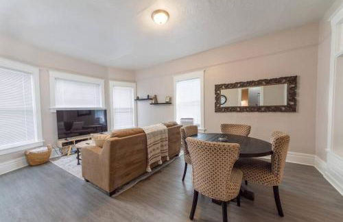 Renovated 2 bed 2 bath Near Arena and Downtown - Foto 9