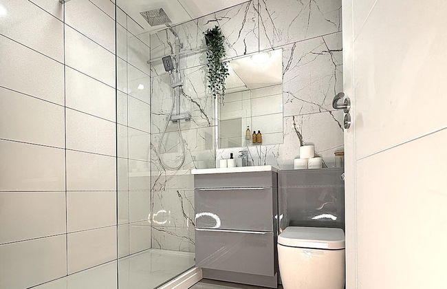 Birmingham City 2 Bedroom Apartment - Free Parking - Foto 11