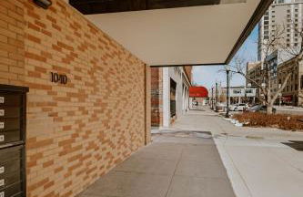 Husker Home TEN40 is in the heart of Downtown Lincoln where you can walk to Haymarket & UNL - Foto 24