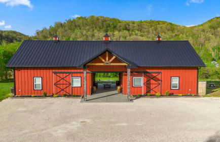 New Barndo/Red River Access/King Beds/Hot Tub - Foto 1