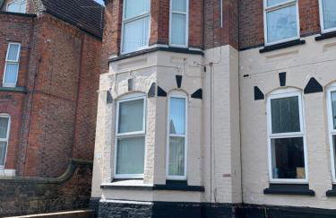 Cosy Wirral home near Liverpool with Free Parking! - Photo 32