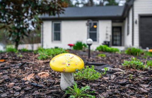 Tranquil Light-Filled Retreat 3BR Ranch - Photo 72