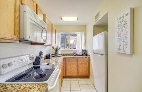 Airy Biloxi Condo with Patio Walk to Beach! - Photo 8