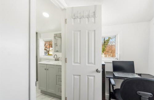 Family Retreat Near NYC w/ Parking & Views - Foto 12