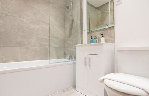 Comfortable 2BR Swindon Long Stay - Foto 24