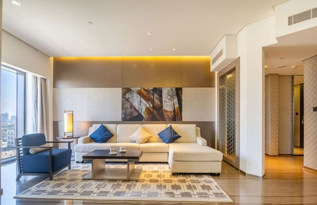 Elegant 3BR With Pool Near Wafi Mall Dubai Frame - Photo 8