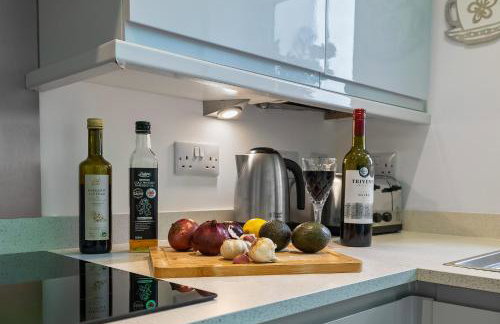 Substantial 5 bedroom townhouse with disabled access apartment, private off road parking space with EV point from 15th April 26, jaccuzi bath, Netflix and Wifi, near Argyle, boutique shops eateries and pubs - Foto 6