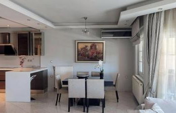 Avenue Luxury Home - Photo 3