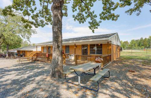 Walk to Greers Ferry Lake! Home with Dock Access - Foto 2