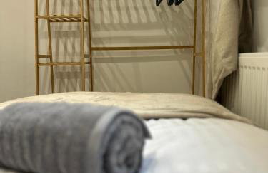 Stylish Designer Cottage - Sleeps 7 - Free Parking - Photo 9