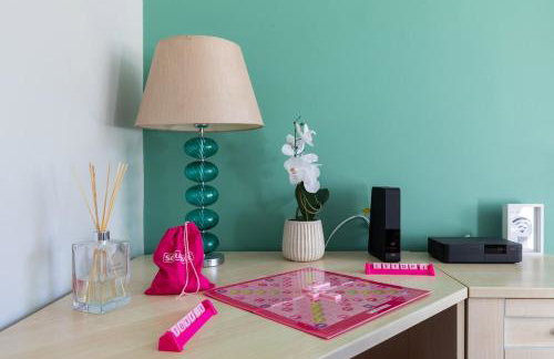 Clicketts - 3-Bedroom, Full Entire House, Sleeps 6 guests, Free wifi, Street Parking, Smart TV, Basildon, Essex London - Foto 50