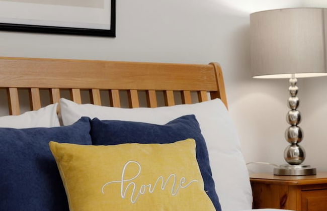 Stylish 1 BR Suite in North Vancouver 10 Mins ski - Photo 3