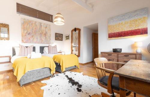 Stunning 6 Bedroom with Swimming Pool & Sauna! - Foto 89