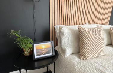 Modern 2 bedroom beach house - Photo 1