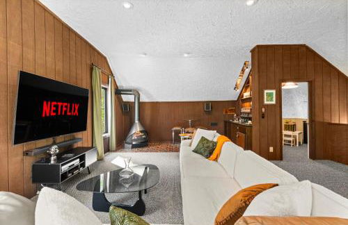 Retro Retreat with Hot Tub, Sauna & Arcade - Foto 14