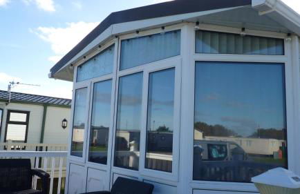 L3 Millfields 4 Berth Luxury Caravan DG & GCH Family's Only And Lead Person Must Be Over 30 - Foto 3