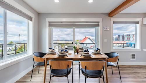 Spacious 3BR Home Sleeps 8 Private Backyard - Foto 2