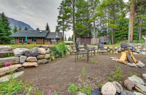 Creekside Silver Gate Getaway with Fireplace! - Foto 22