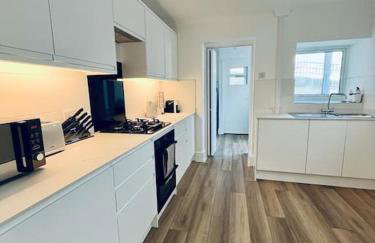 Modernised townhouse centrally located incl parking - Photo 2