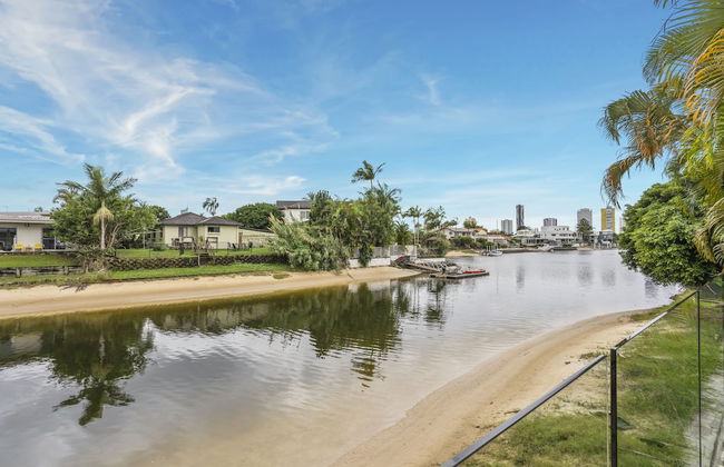 Essence House - 4 Bedroom Holiday Home - Photo 19