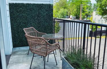 Dolly's Yacht Club - Cozy Retreat Near Broadway - Foto 32