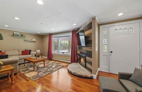 Lake Escape Family & Pet Friendly with Dock Access - Photo 23