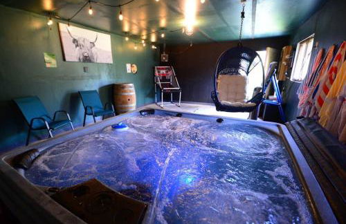 Cozy Cabin with Hottub at Cloverdale Cabins - Foto 1