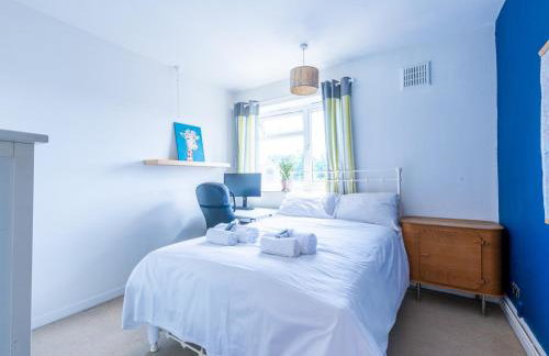 Cozy 4-Bed with Garden in Trendy Stoke Newington - Pass the Keys - Foto 7