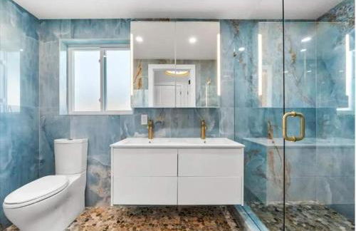 Blue Lagoon Hideaway 3BR Coastal Chic Retreat - Photo 20