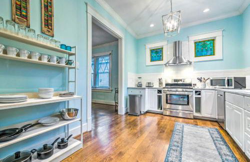 Colorful Cottage with Deck about 5 Mi to Downtown! - Foto 10