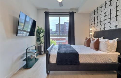 Cozy Downtown Spot, Gym, 5 min to Hospital) for field - Foto 42