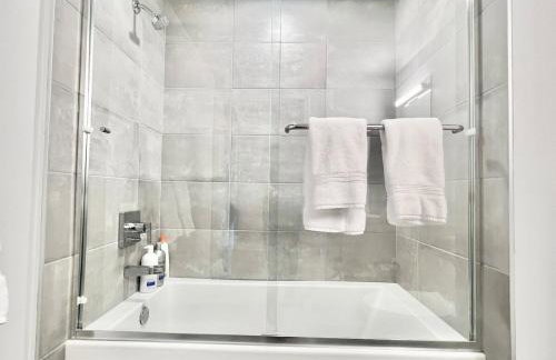 Silver Lake 1 Bedroom Condo Suite with Balcony and Parking - Photo 16