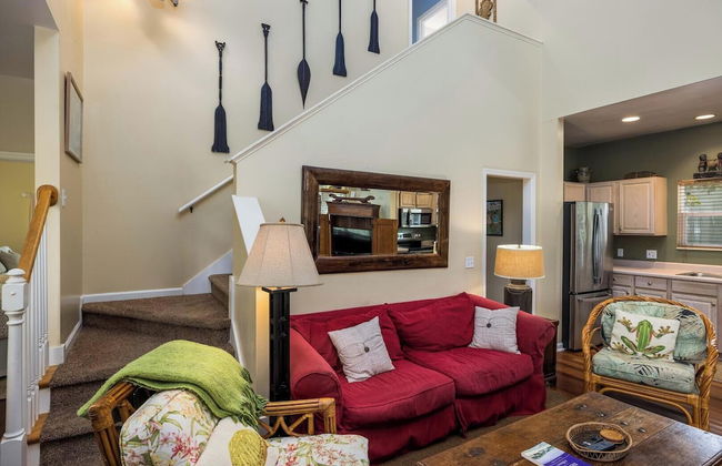 Spacious Two-story Home w/ Porch Views of Golf Course - Steps From Marina - Photo 6