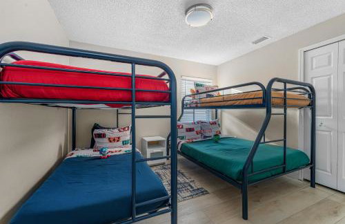 4BR w Heated Pool near Disney & Lake - Sleeps 10 - Foto 39