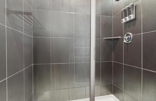 Modern Stylish Suite Design District Dallas - Foto 21