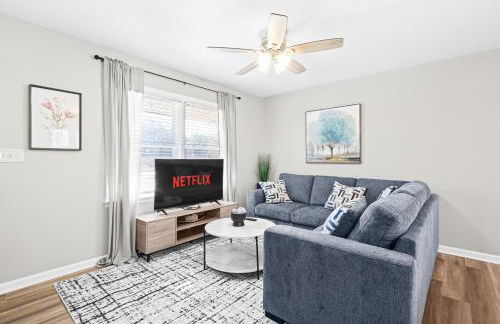 Sleek 3 BR home with self check in Private! - Foto 27