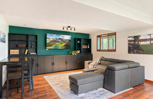 Large Home with lake views and space to entertain friends - Foto 28